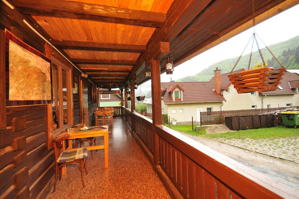 Penzion Pastierna Dedinky Buitenkant foto