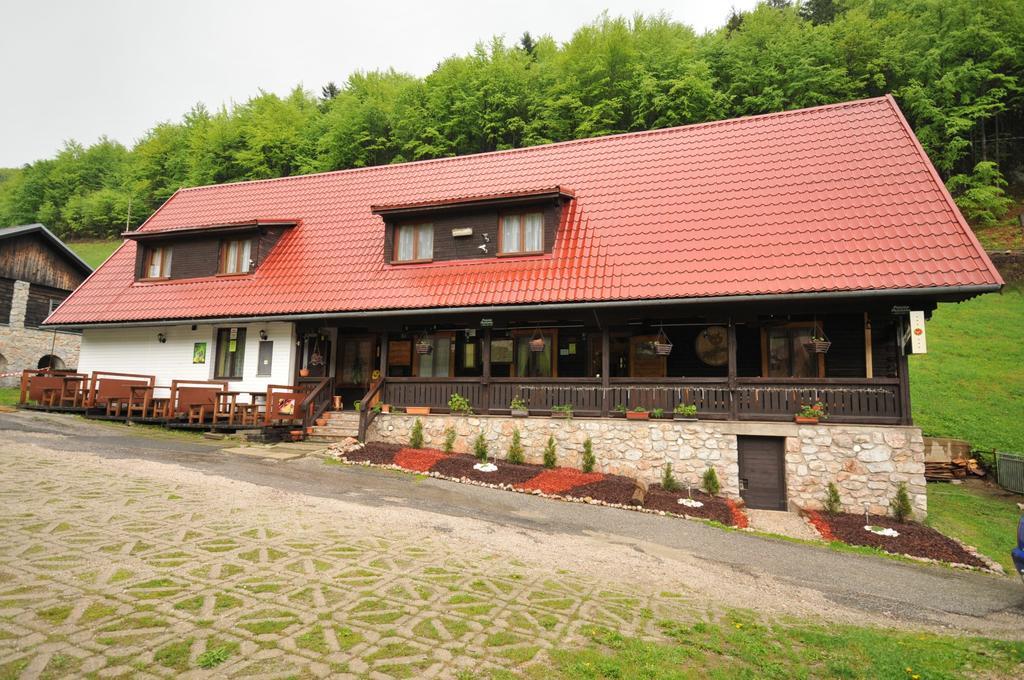 Penzion Pastierna Dedinky Buitenkant foto